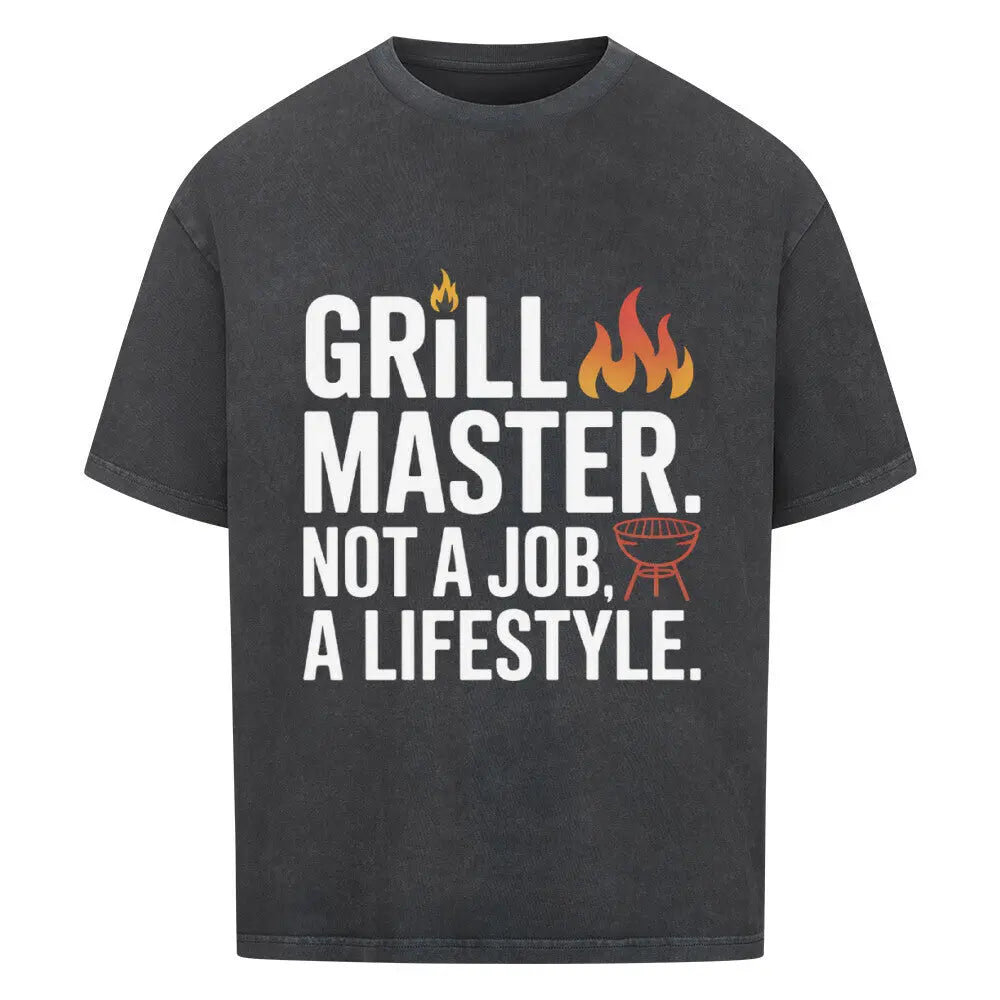 Grill Master. Not a Job. A Lifestyle. – Oversized Shirt – Motivdruck in Washed Black