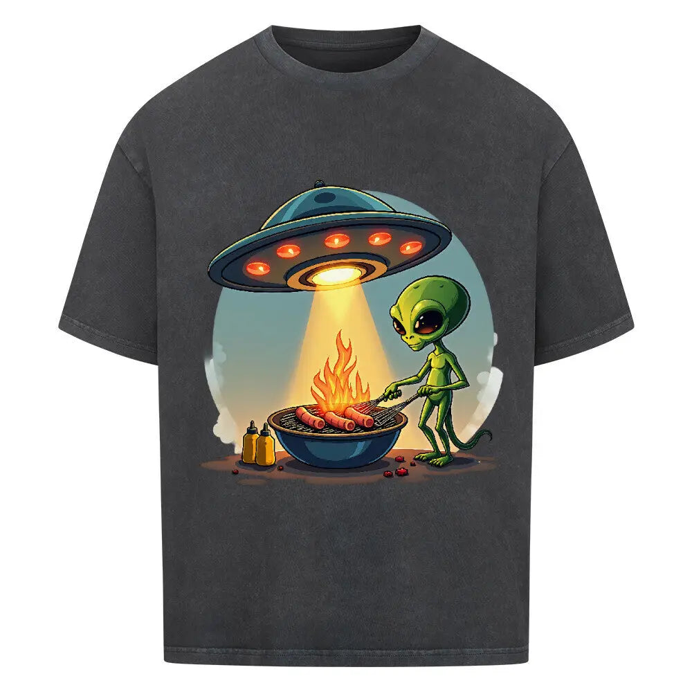 Alien BBQ – Intergalactic Grill Session – Oversized Shirt – Motivdruck in Washed Black