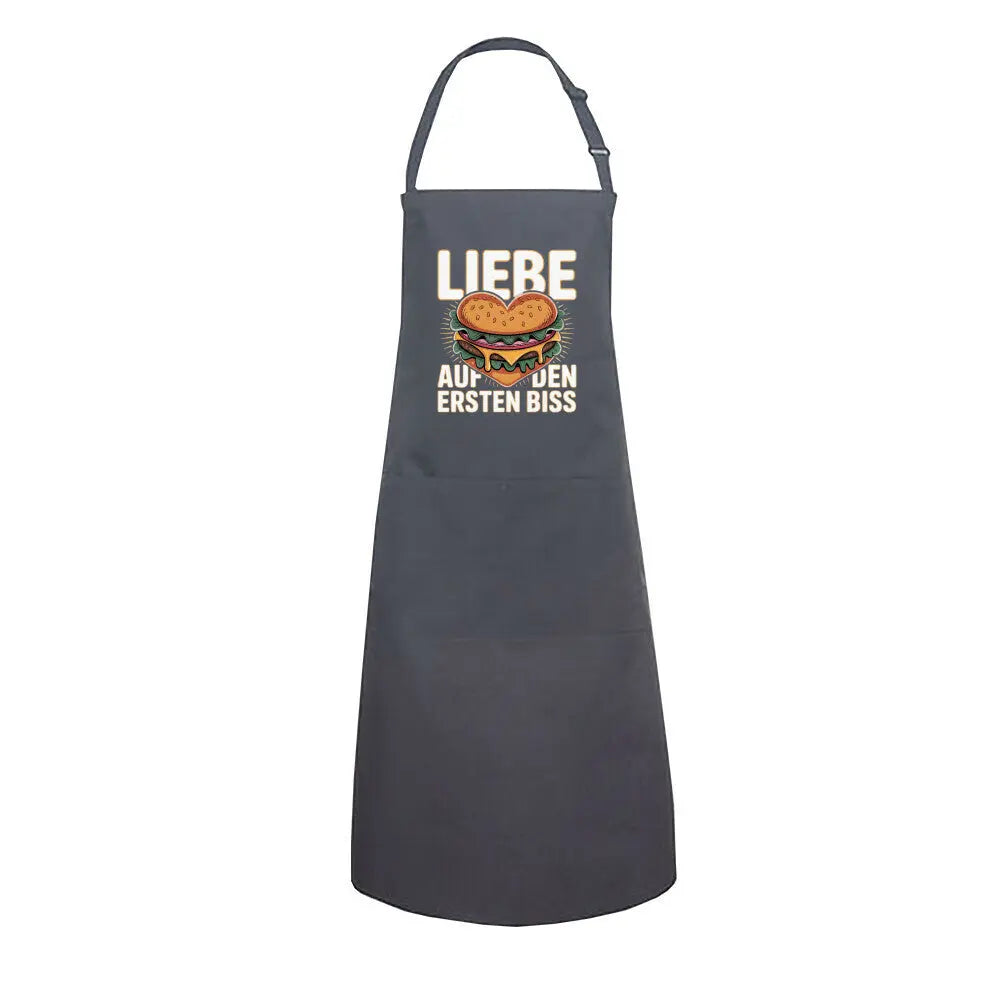Liebe auf den ersten Biss – Premium Grillschürze (BBQ-Design) – Motivdruck in Anthrazit